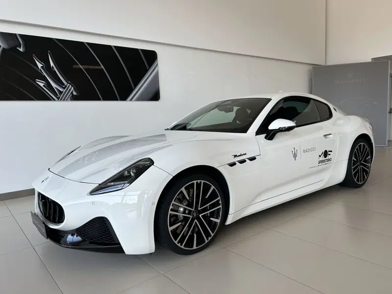 Maserati Granturismo usata a Bari
