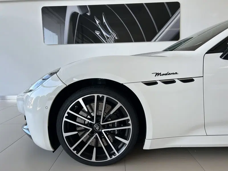 Maserati Granturismo usata a Bari (10)
