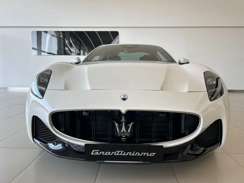 Maserati Granturismo usata a Bari (5)