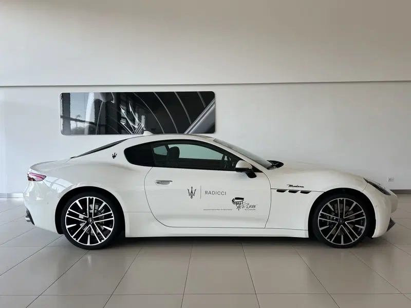 Maserati Granturismo usata a Bari (7)