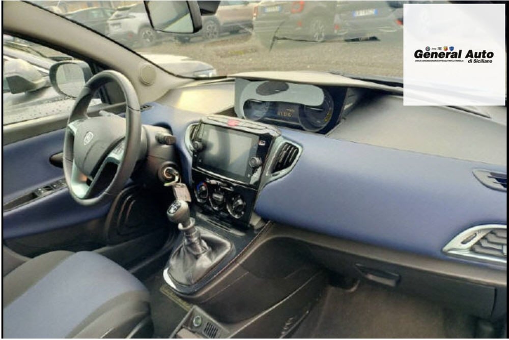 Lancia Ypsilon usata a Lucca (5)