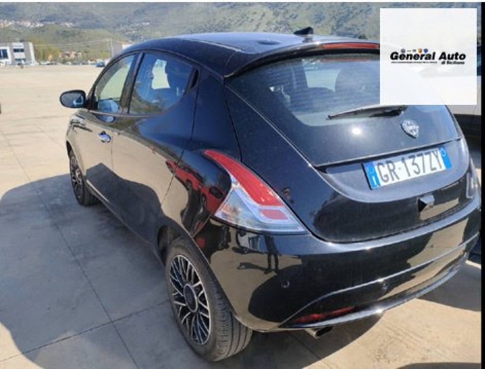 Lancia Ypsilon usata a Lucca (3)