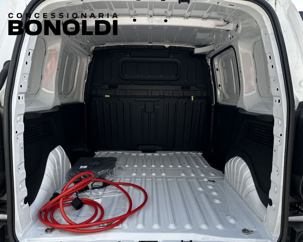 Peugeot e-Partner Furgone nuova a Brescia (10)