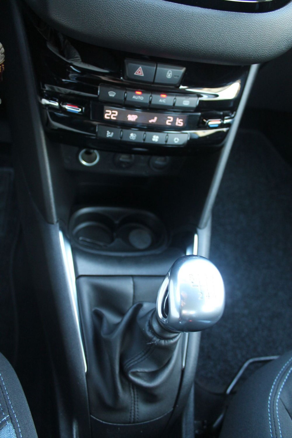 Peugeot 208 usata a Cuneo (13)