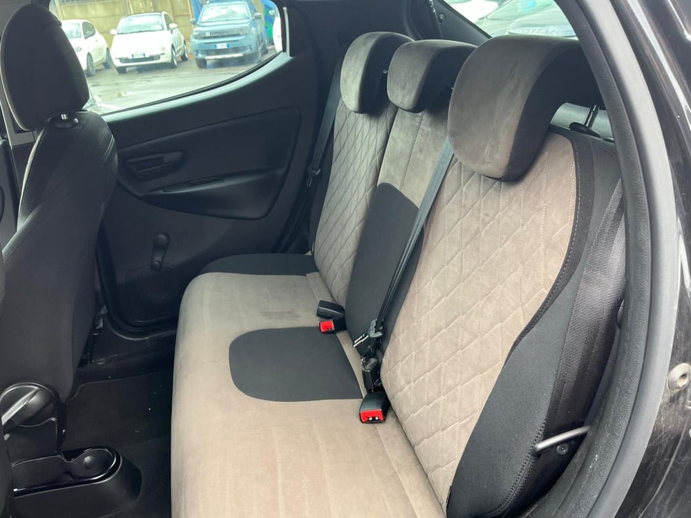 Lancia Ypsilon usata a Lucca (12)