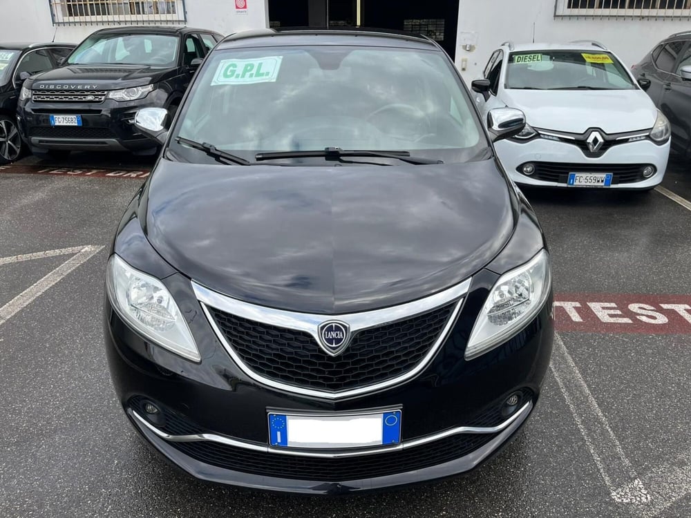 Lancia Ypsilon usata a Lucca (2)