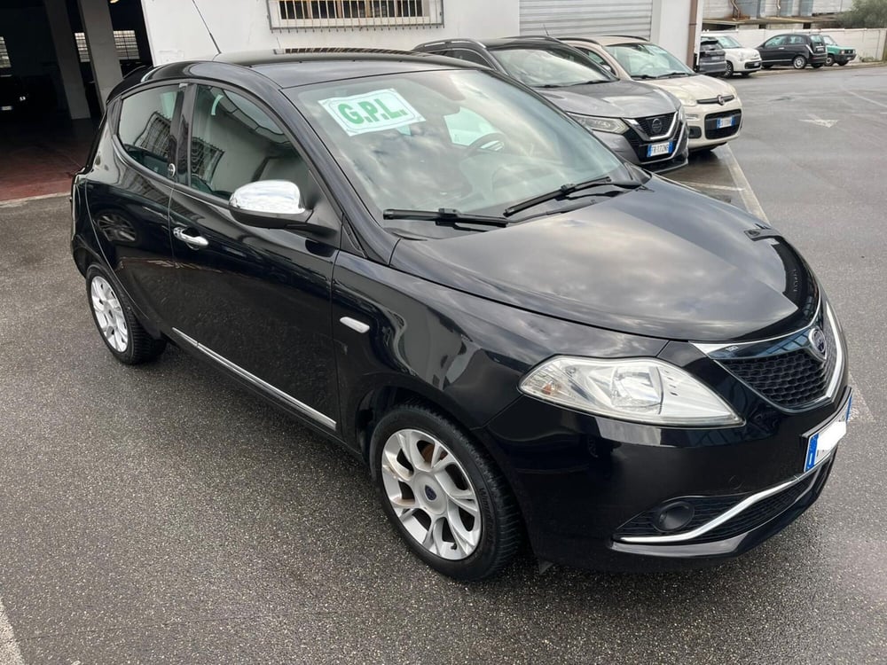 Lancia Ypsilon usata a Lucca (3)