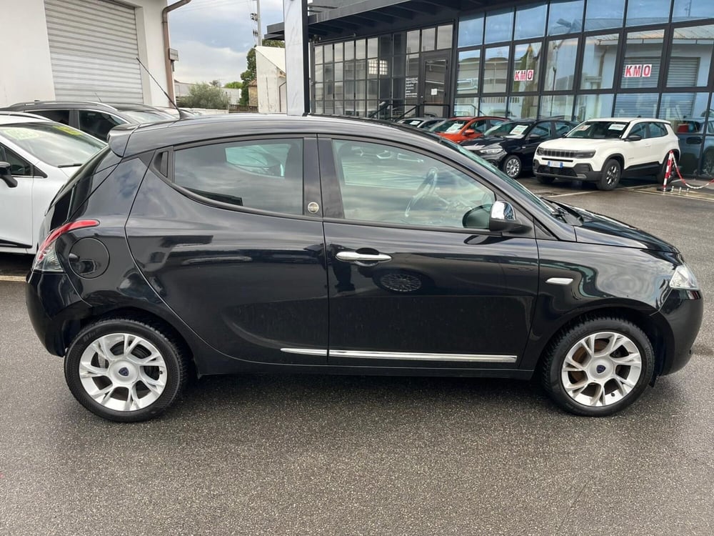Lancia Ypsilon usata a Lucca (4)