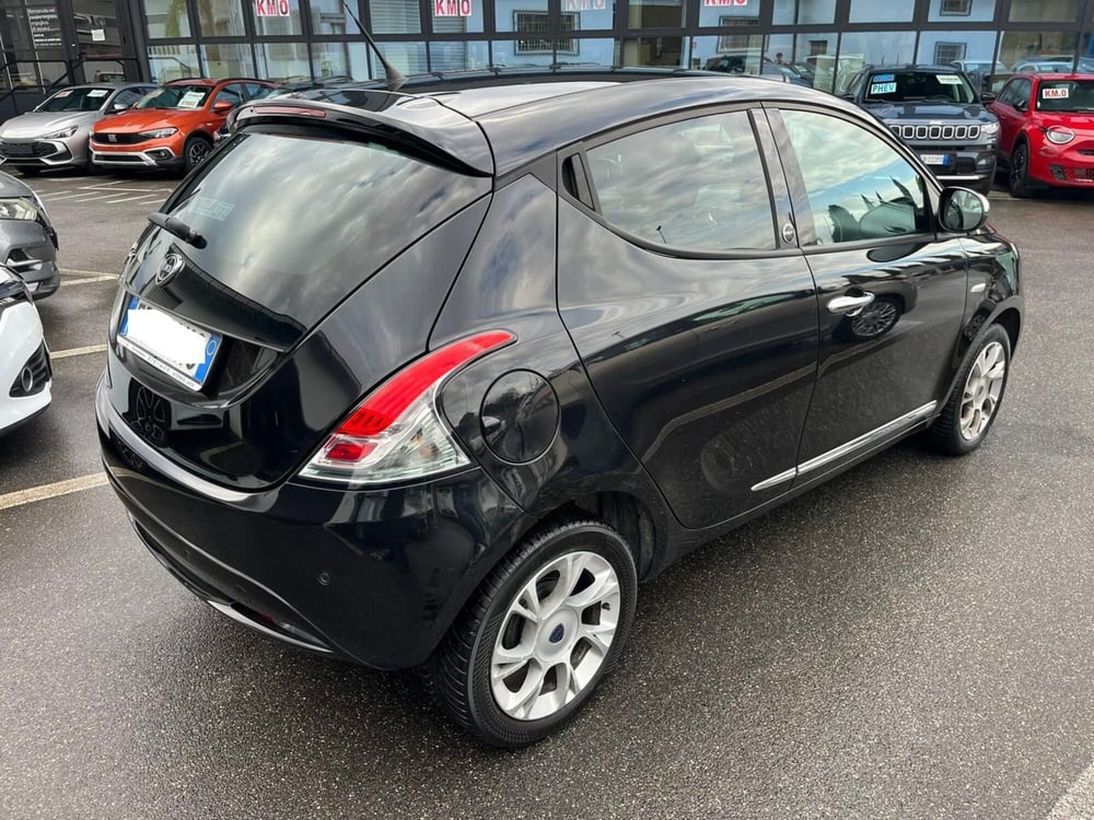 Lancia Ypsilon usata a Lucca (5)