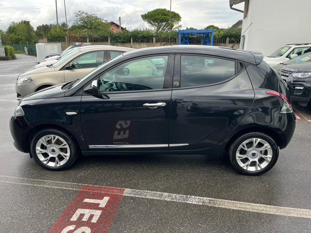 Lancia Ypsilon usata a Lucca (8)