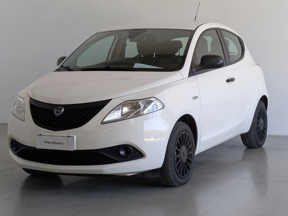 Lancia Ypsilon usata a Agrigento