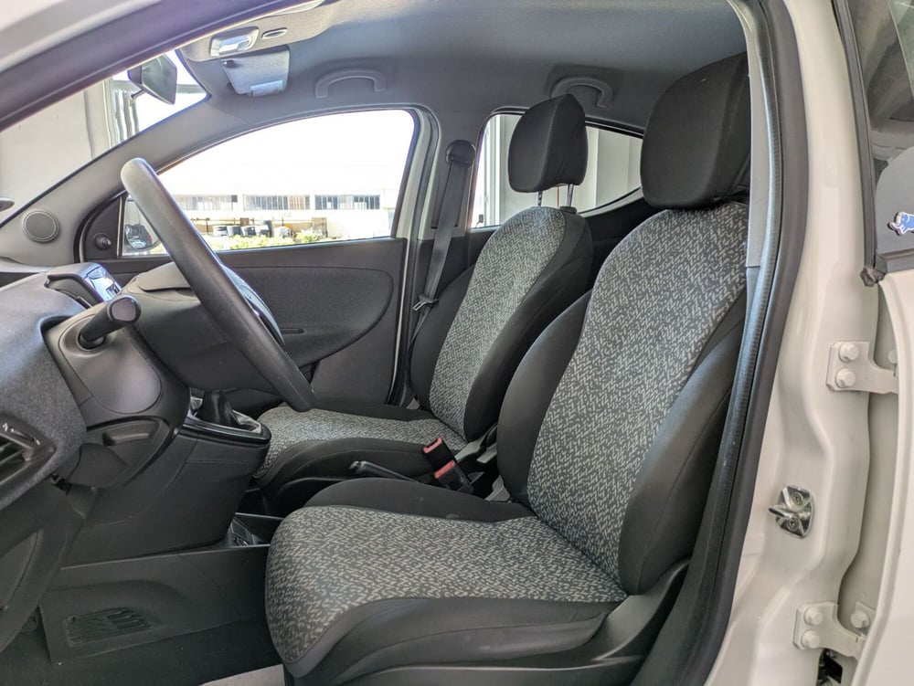 Lancia Ypsilon usata a Agrigento (7)