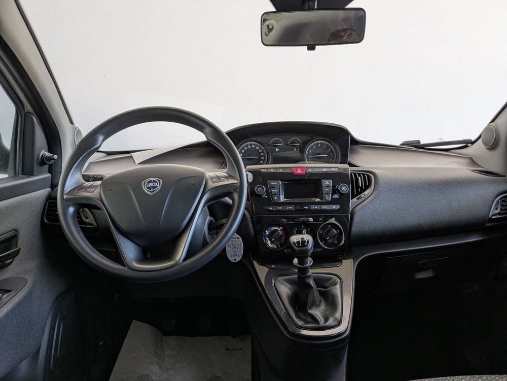 Lancia Ypsilon usata a Agrigento (9)