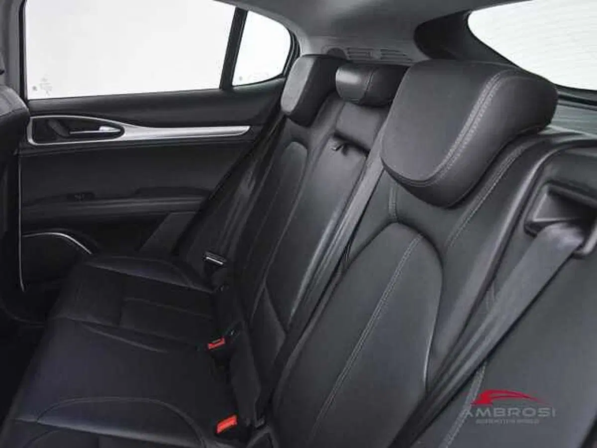 Alfa Romeo Stelvio usata a Viterbo (10)