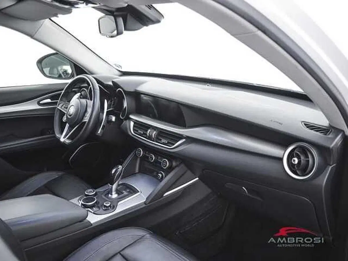 Alfa Romeo Stelvio usata a Viterbo (12)