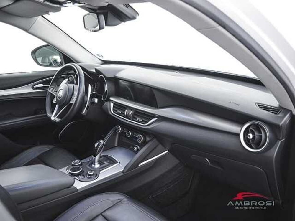 Alfa Romeo Stelvio usata a Viterbo (12)