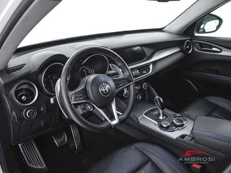 Alfa Romeo Stelvio usata a Viterbo (8)