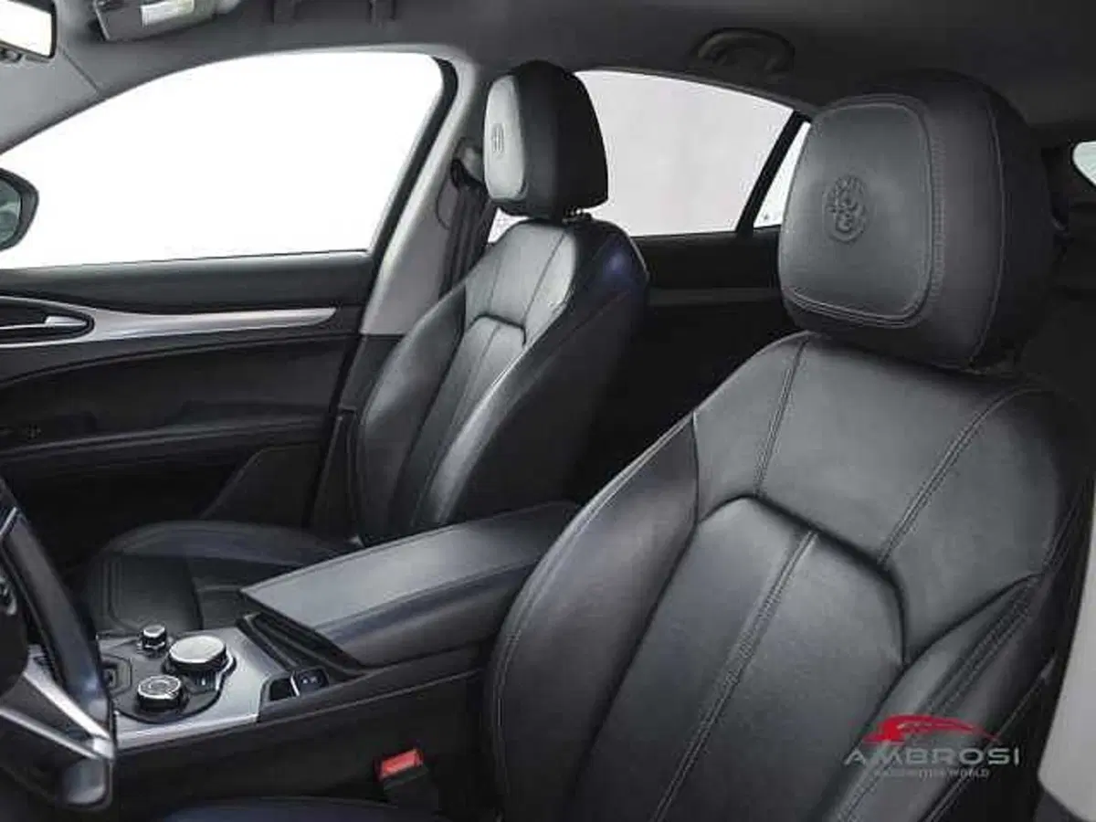 Alfa Romeo Stelvio usata a Viterbo (9)