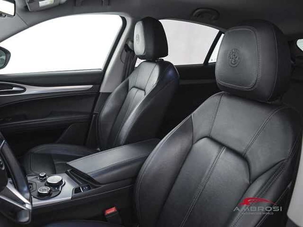 Alfa Romeo Stelvio usata a Viterbo (9)