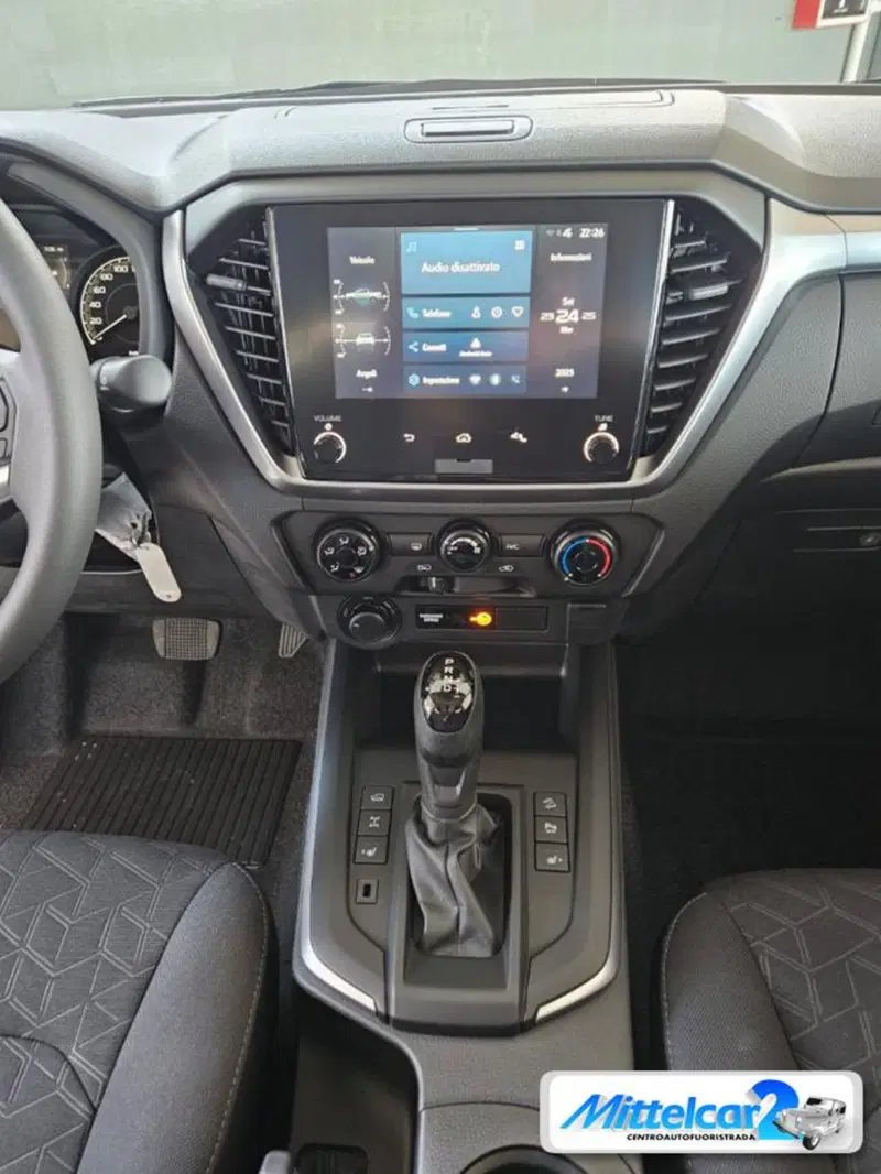 Isuzu D-Max Pick-up nuova a Udine (11)