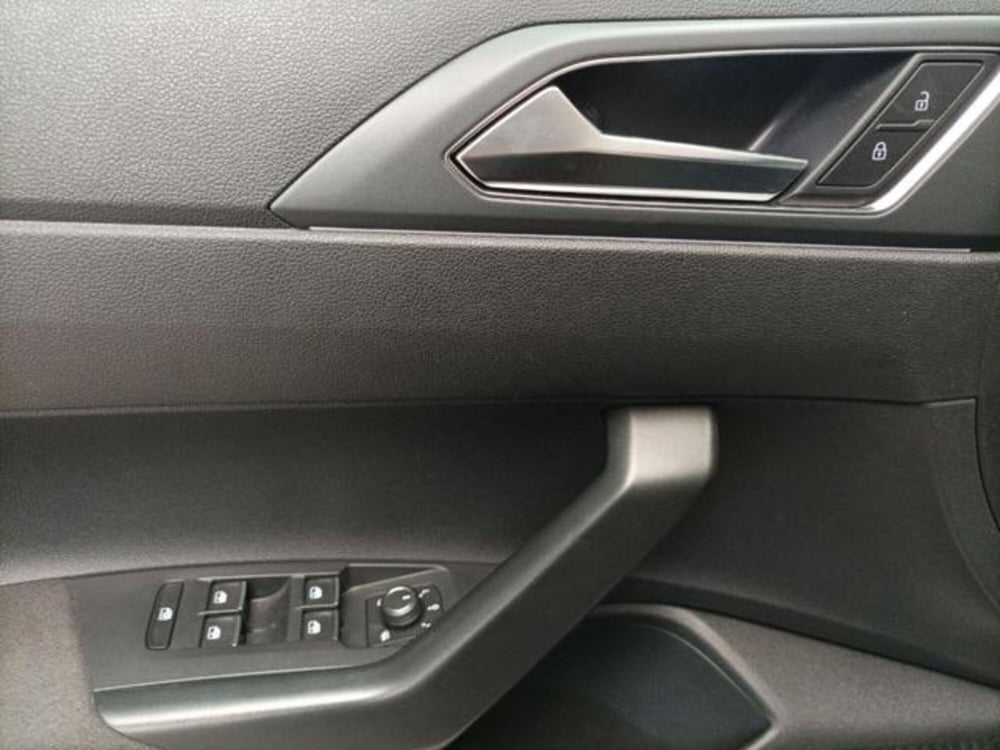 Volkswagen Taigo usata a Milano (16)
