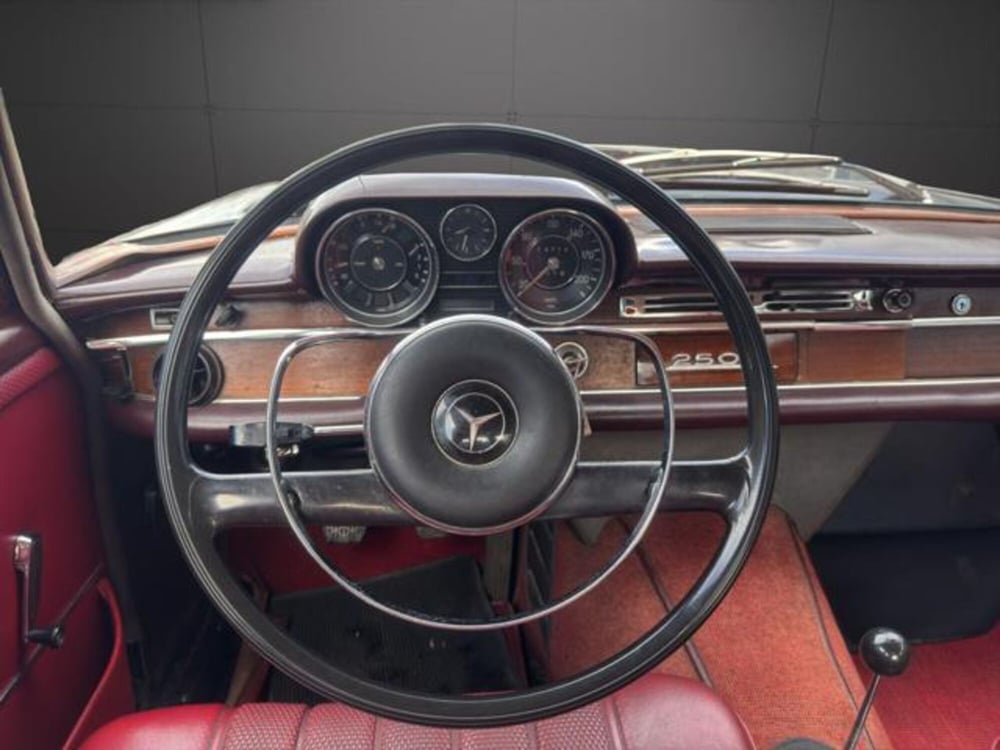 Mercedes-Benz 250 usata a Milano (9)
