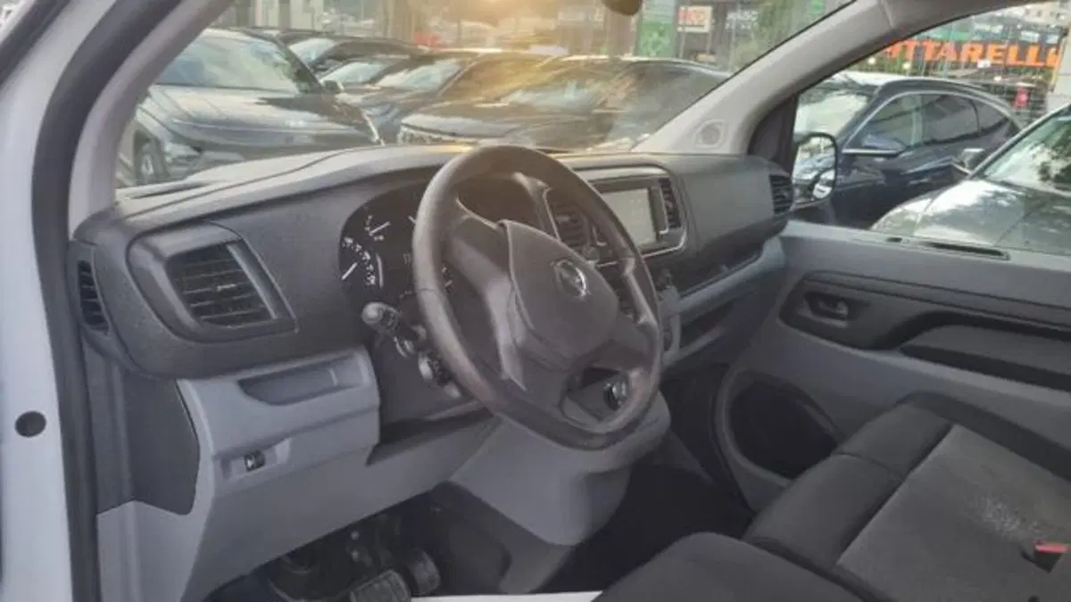 Opel Vivaro Furgone usata a Savona (13)