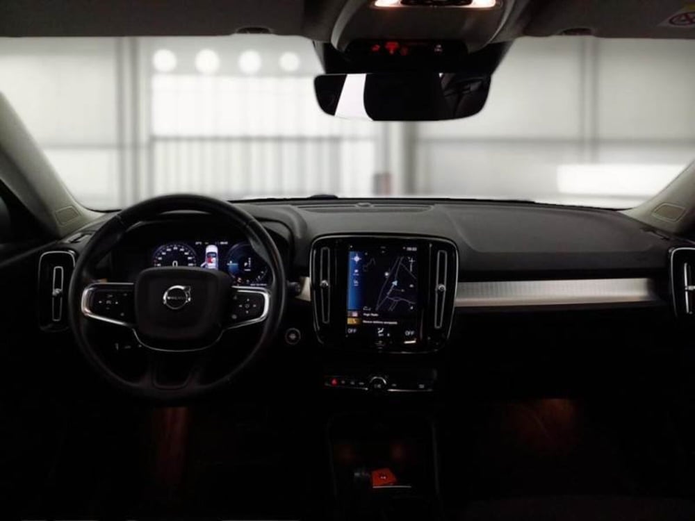 Volvo XC40 usata a Salerno (9)