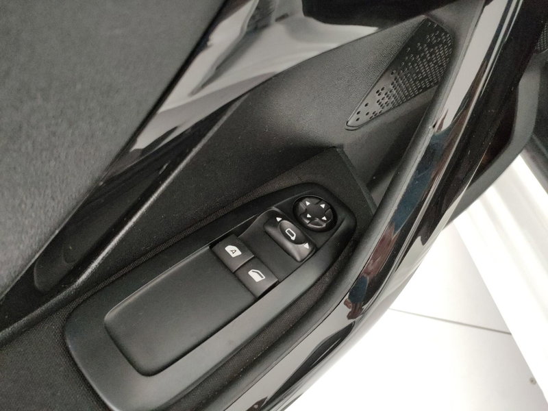 Peugeot 208 usata a Caserta (18)