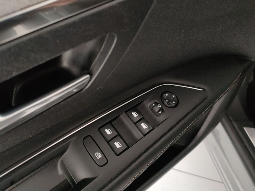 Peugeot 3008 usata a Caserta (13)