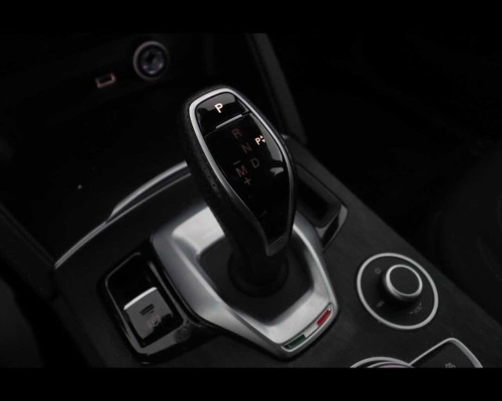 Alfa Romeo Stelvio usata a Bologna (17)