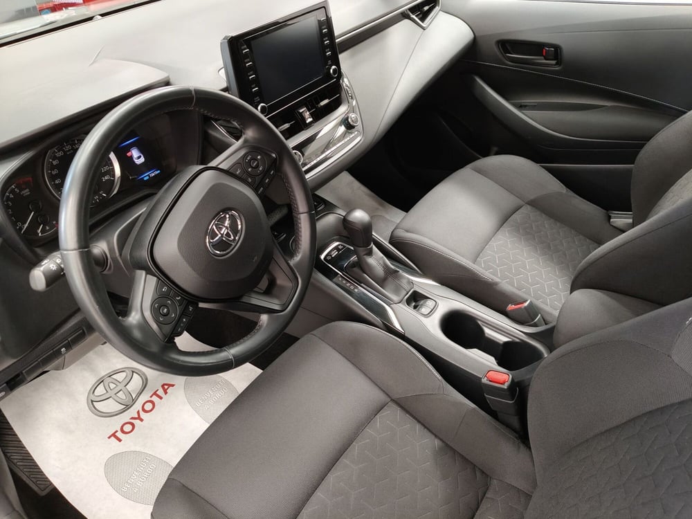 Toyota Corolla Touring Sports usata a Roma (13)