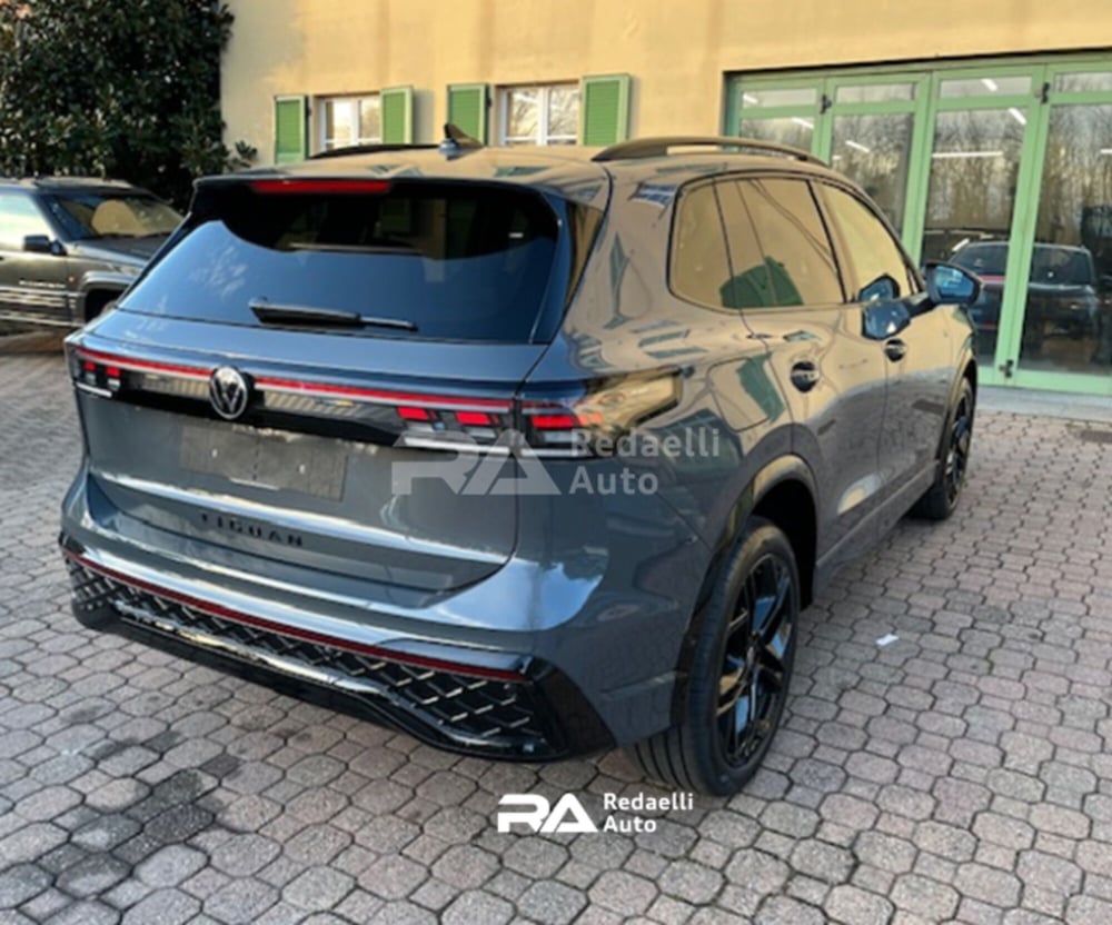 Volkswagen Tiguan nuova a Lecco (4)