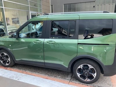 Ford Tourneo Courier 1.0 EcoBoost 100 CV Titanium del 2024 usata a Dolce&#039;