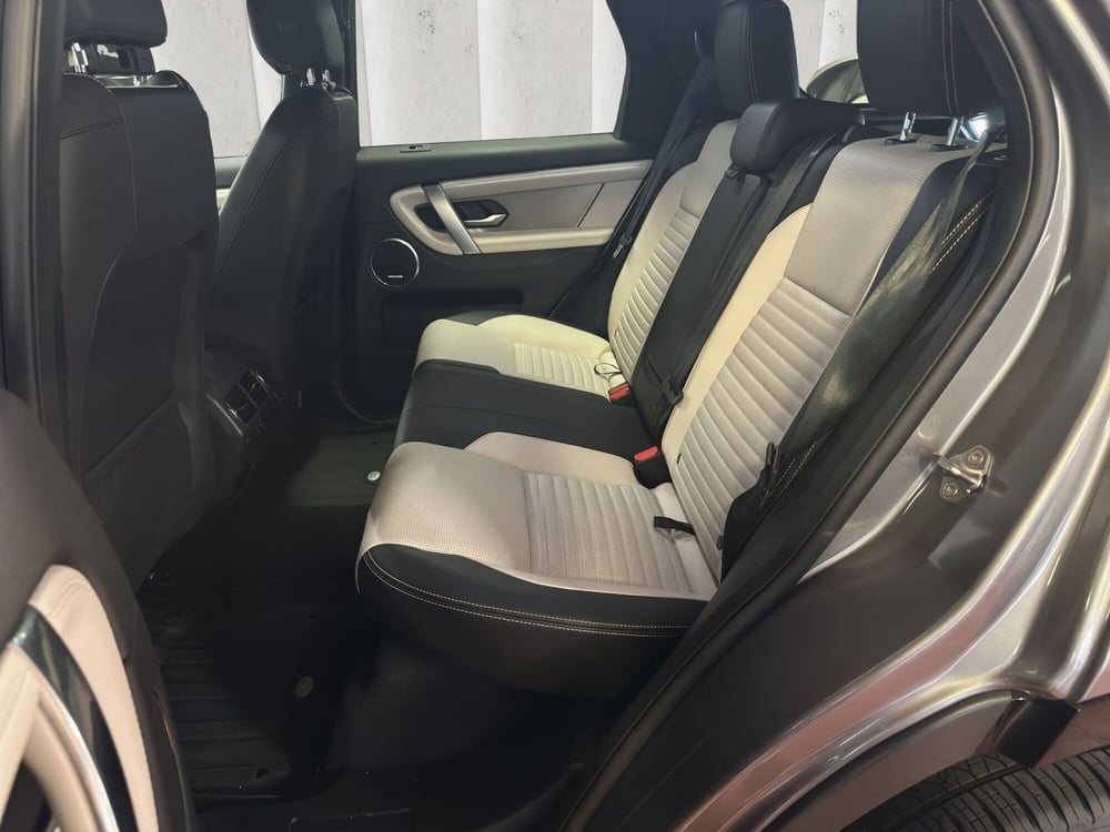 Land Rover Discovery Sport usata a Milano (11)