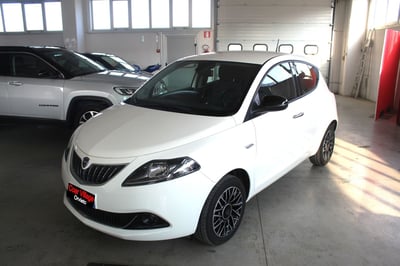 Lancia Ypsilon 1.0 FireFly 5 porte S&amp;S Hybrid Ecochic Silver del 2024 usata a Orvieto