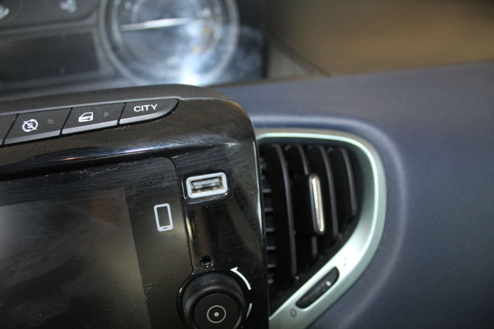 Lancia Ypsilon usata a Terni (14)