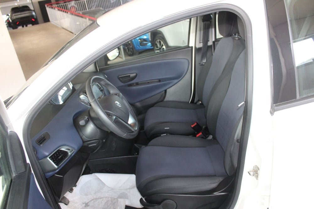 Lancia Ypsilon usata a Terni (7)