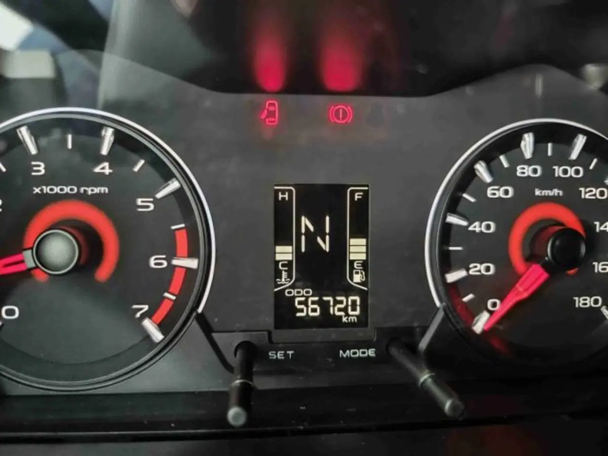 Mahindra KUV100 usata a Catania (15)