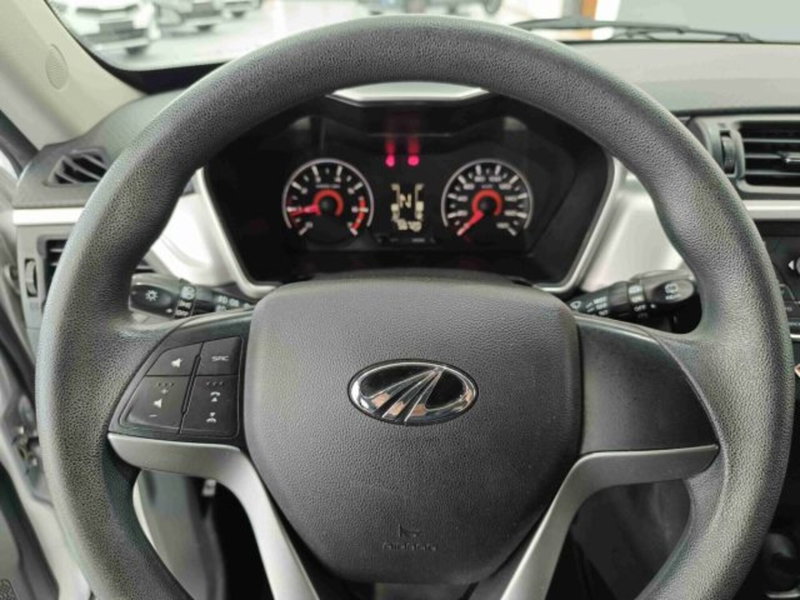 Mahindra KUV100 usata a Catania (17)