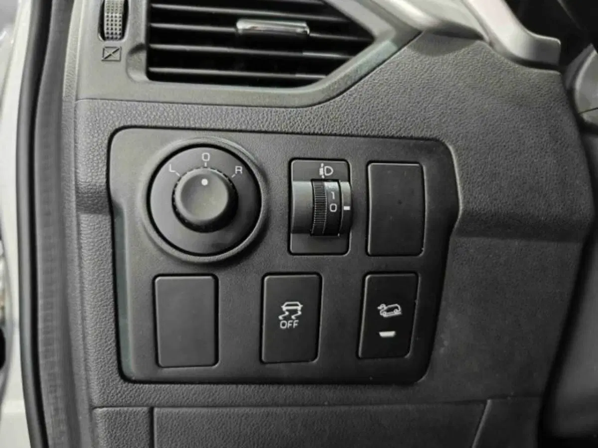 Mahindra KUV100 usata a Catania (18)