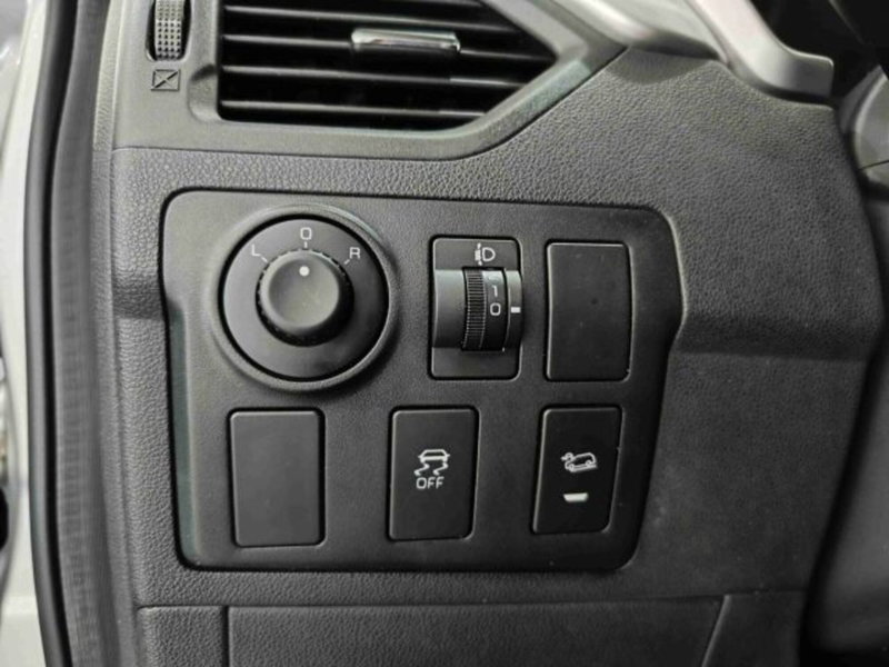 Mahindra KUV100 usata a Catania (18)