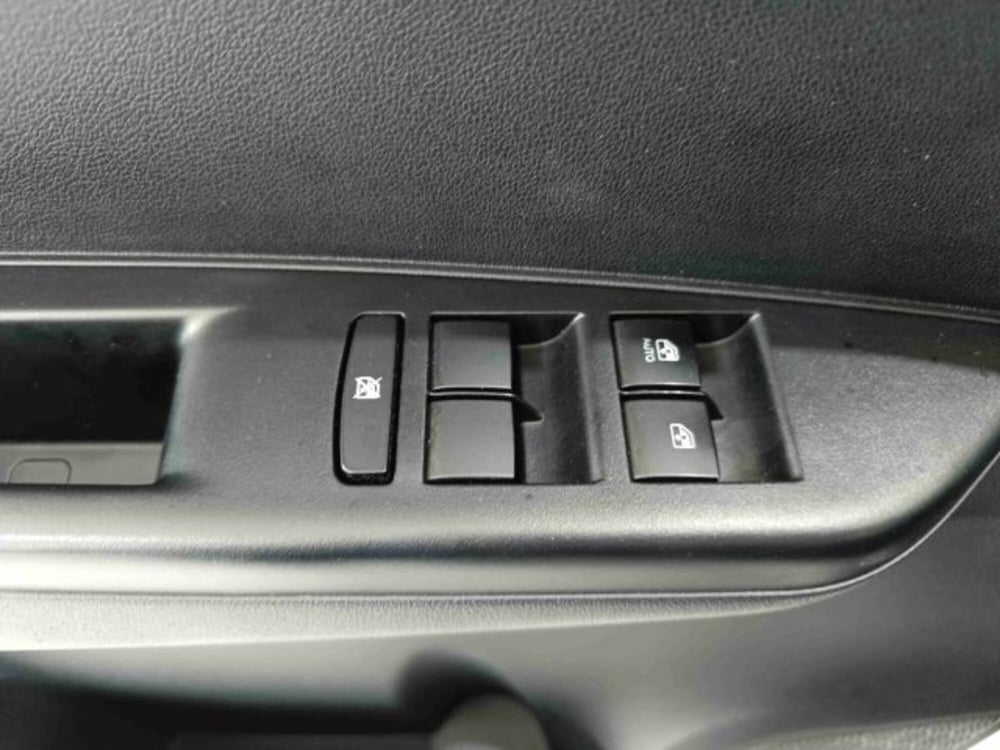 Mahindra KUV100 usata a Catania (19)