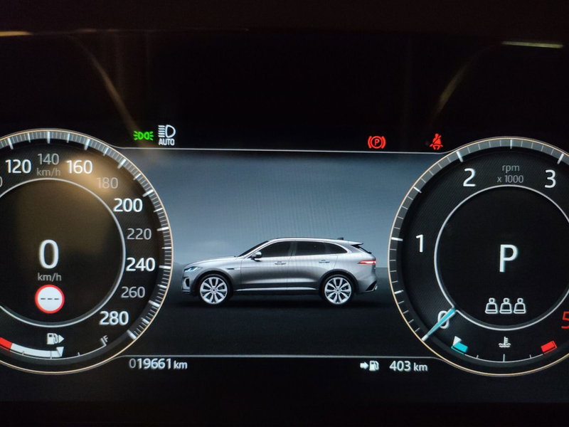 Jaguar F-Pace usata a Milano (10)