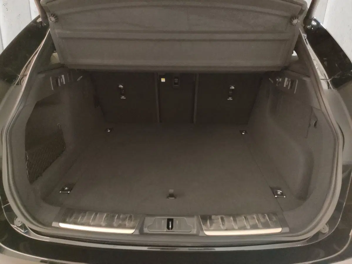 Jaguar F-Pace usata a Milano (16)