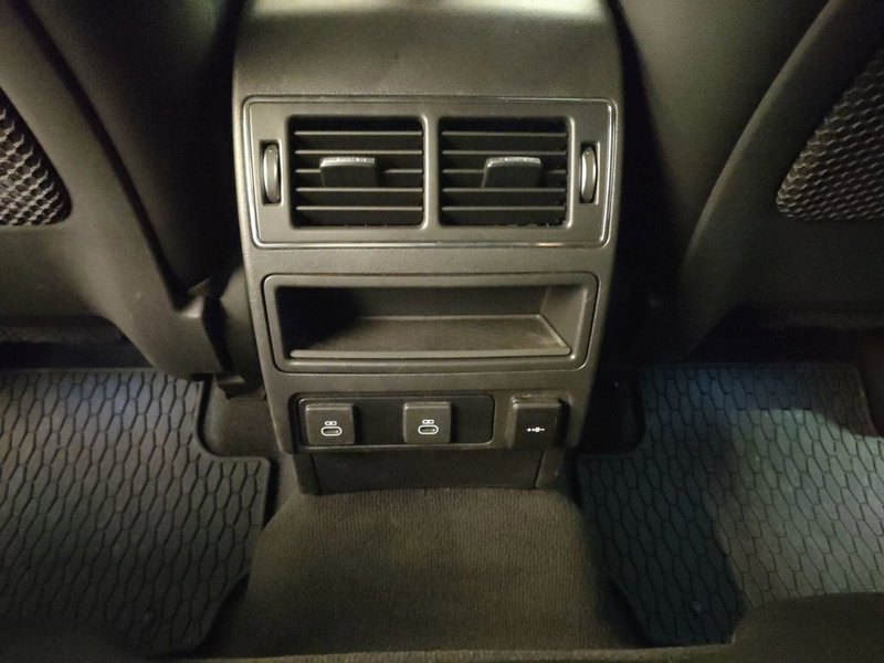 Jaguar F-Pace usata a Milano (17)