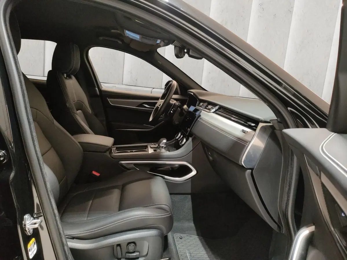 Jaguar F-Pace usata a Milano (3)