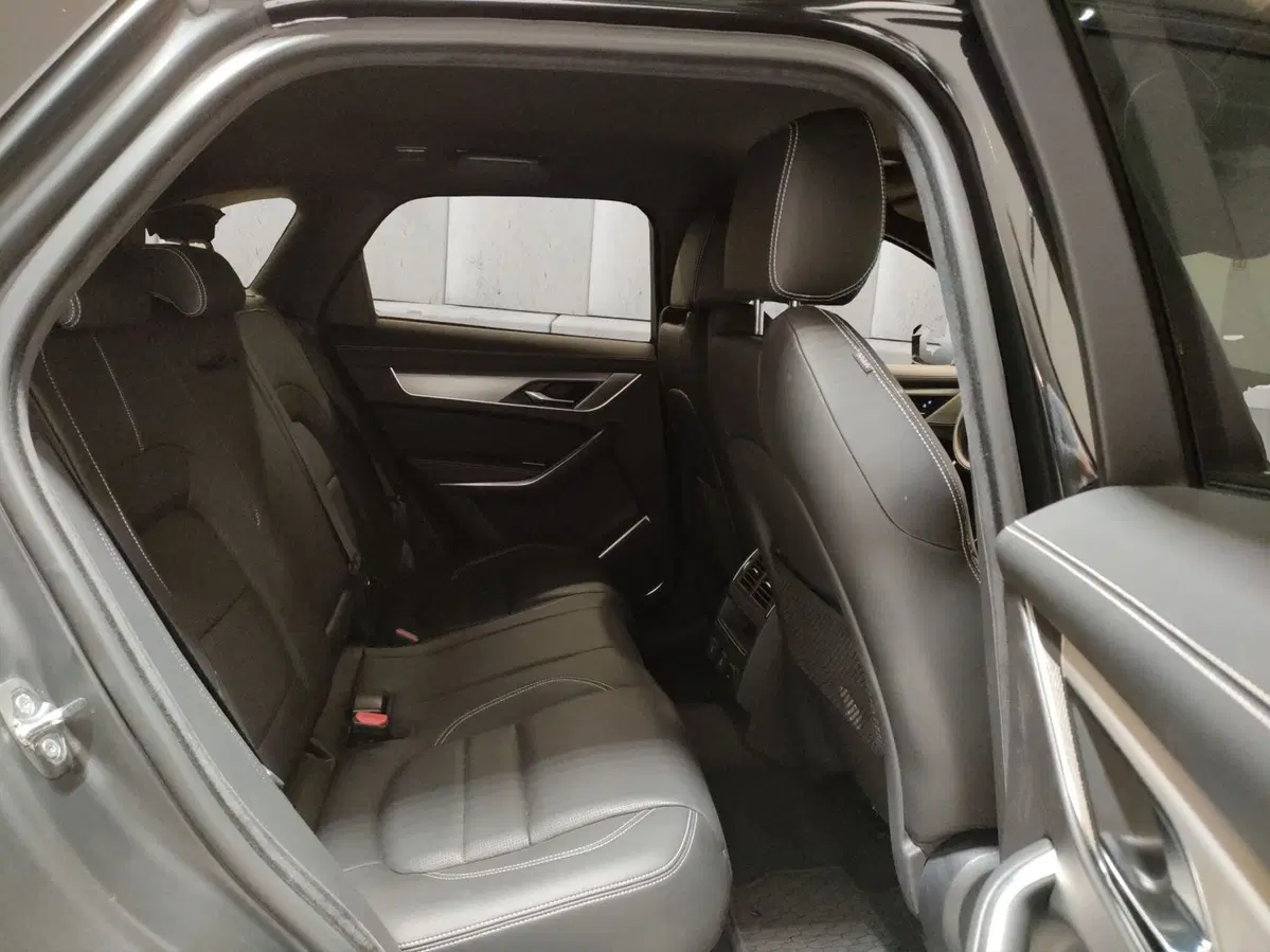 Jaguar F-Pace usata a Milano (5)