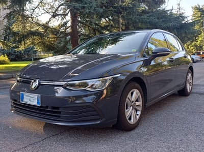 Volkswagen Golf 1.0 eTSI EVO DSG Life del 2023 usata a Milano