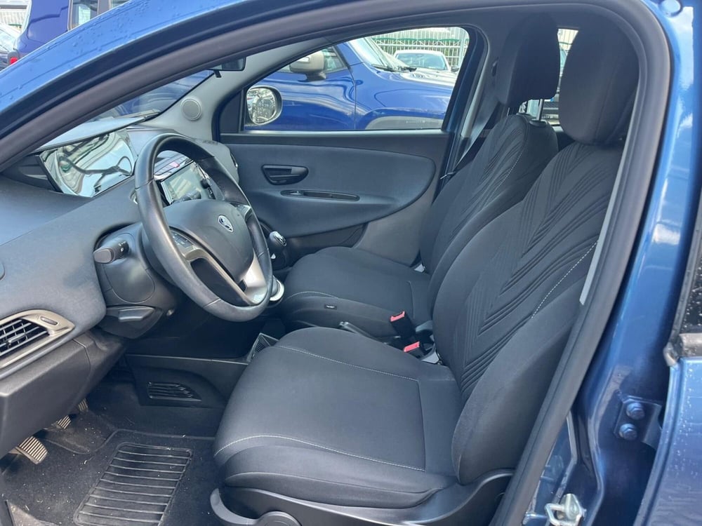 Lancia Ypsilon usata a Milano (10)